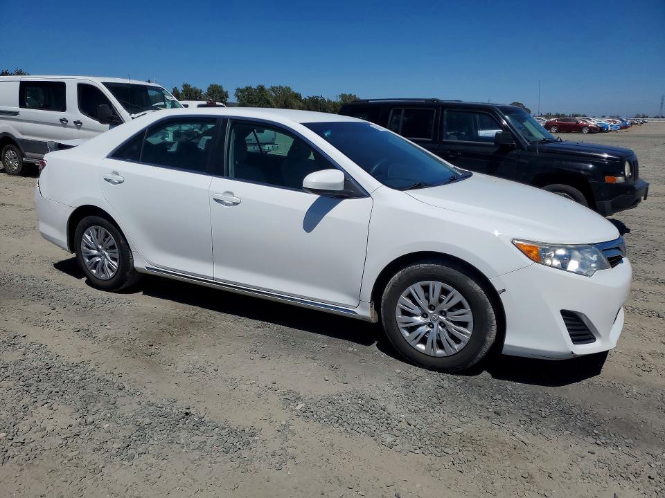 60241416 :رقم المزاد ، 4T4BF1FK2ER408538 vin ، 2014 Toyota Camry مزاد بيع
