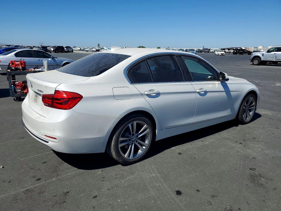 59543156 :رقم المزاد ، WBA8B9G55HNU49818 vin ، 2017 Bmw 330 مزاد بيع