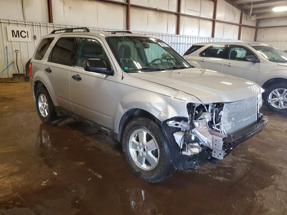 60601766 :رقم المزاد ، 1FMCU0DG9BKB45551 vin ، 2011 Ford Escape مزاد بيع