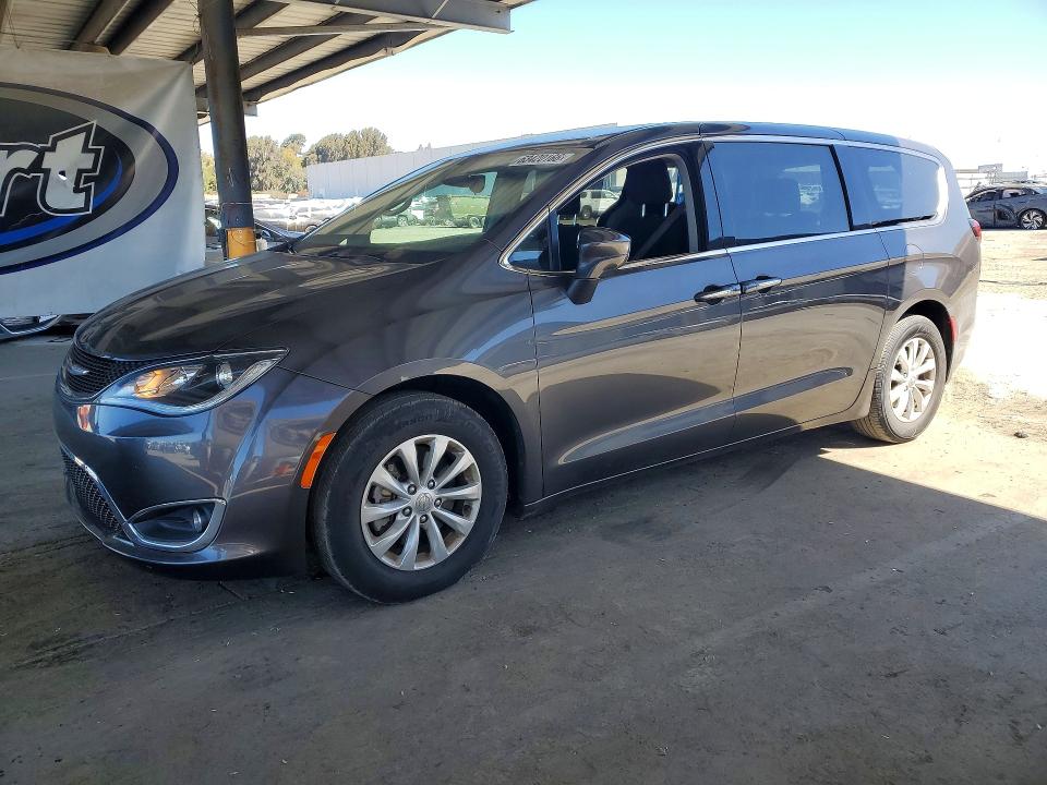 63420166 :رقم المزاد ، 2C4RC1FG4JR278545 vin ، 2018 Chrysler Pacifica مزاد بيع