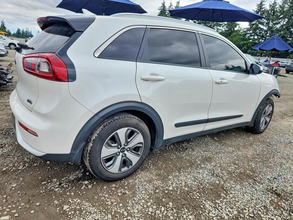 2018 Kia Niro მანქანა იყიდება აუქციონზე, vin: KNDCB3LC3J5160392, აუქციონის ნომერი: 61750736