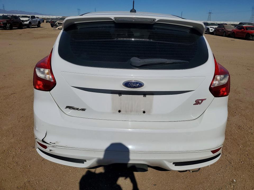 85626005 :رقم المزاد ، 1FADP3L98EL399440 vin ، 2014 Ford Focus مزاد بيع
