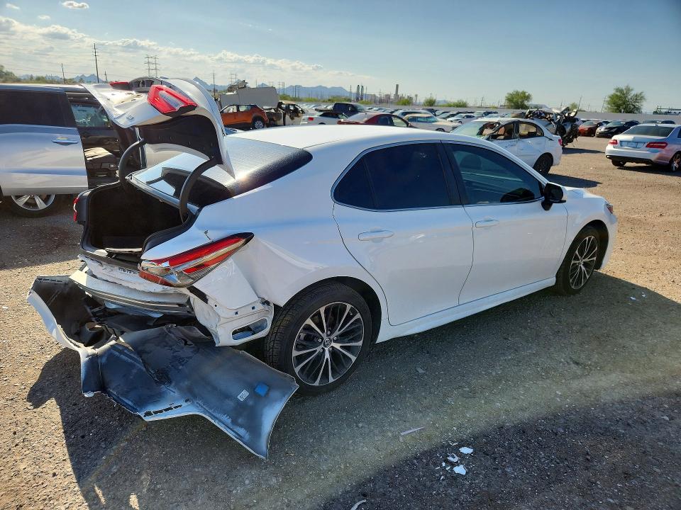 2018 Toyota Camry მანქანა იყიდება აუქციონზე, vin: 4T1B11HK9JU111766, აუქციონის ნომერი: 61715696