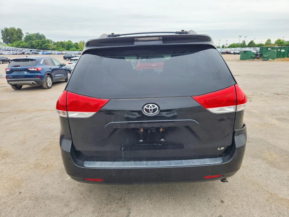 62324566 :رقم المزاد ، 5TDKK3DC8BS066529 vin ، 2011 Toyota Sienna مزاد بيع