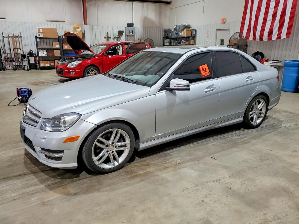 2013 Mercedes-benz C მანქანა იყიდება აუქციონზე, vin: WDDGF4HB7DR248974, აუქციონის ნომერი: 61532266