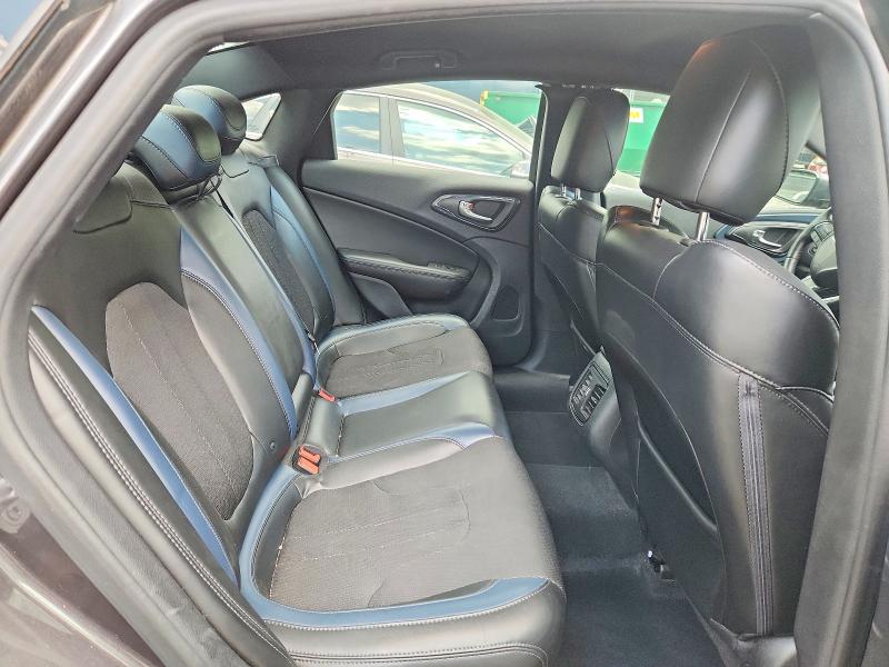 62750606 :رقم المزاد ، 1C3CCCBB7FN554611 vin ، 2015 Chrysler 200 مزاد بيع