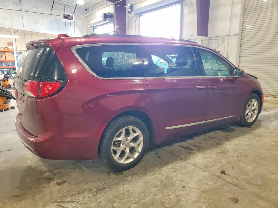 57721136 :رقم المزاد ، 2C4RC1BG3HR551250 vin ، 2017 Chrysler Pacifica مزاد بيع