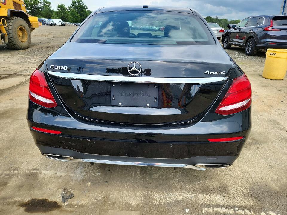 62074456 :رقم المزاد ، WDDZF4KB7HA022956 vin ، 2017 Mercedes-benz E مزاد بيع