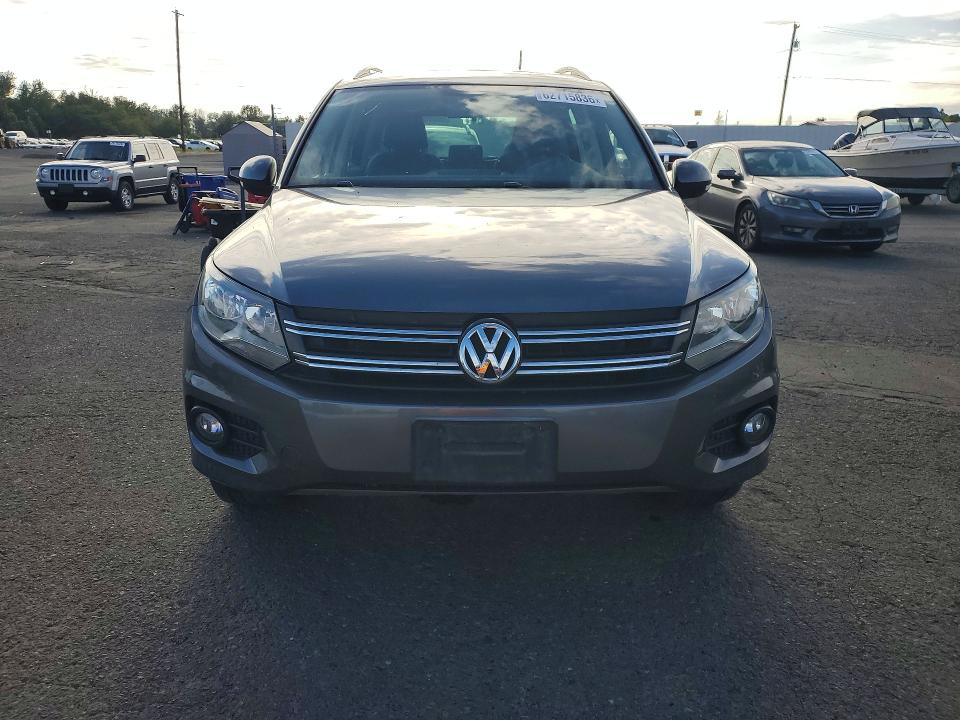 62715836 :رقم المزاد ، WVGBV3AX6DW588847 vin ، 2013 Volkswagen Tiguan مزاد بيع