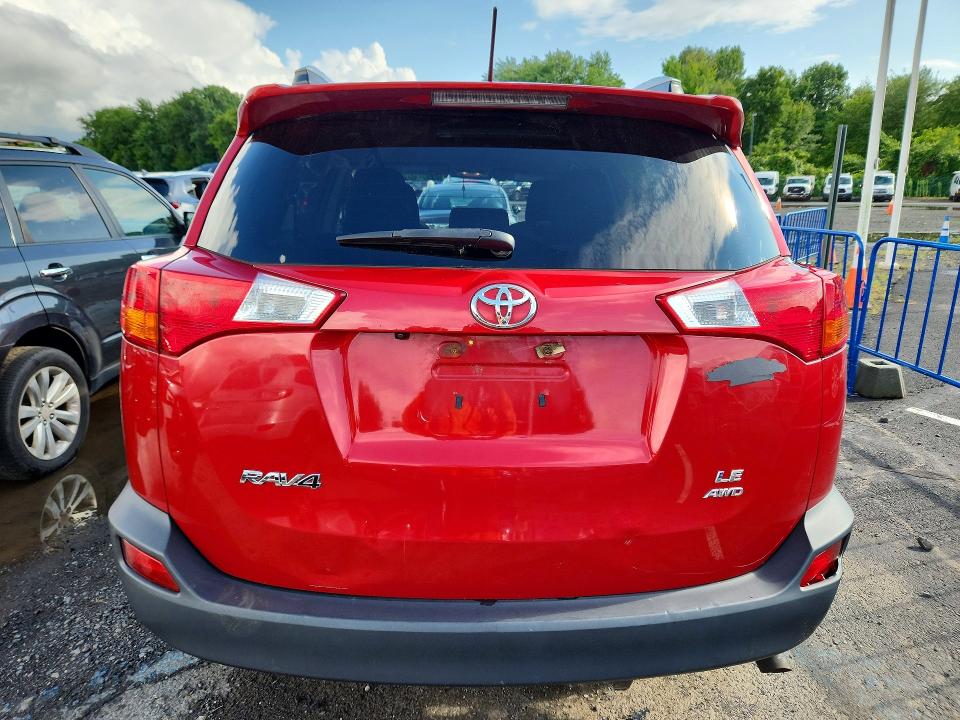 63050626 :رقم المزاد ، 2T3BFREV6FW245874 vin ، 2015 Toyota Rav4 مزاد بيع