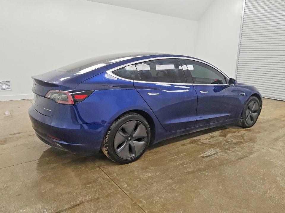 Продажа на аукционе авто 2018 Tesla Model 3, vin: 5YJ3E1EB3JF064566, номер лота: 61980376