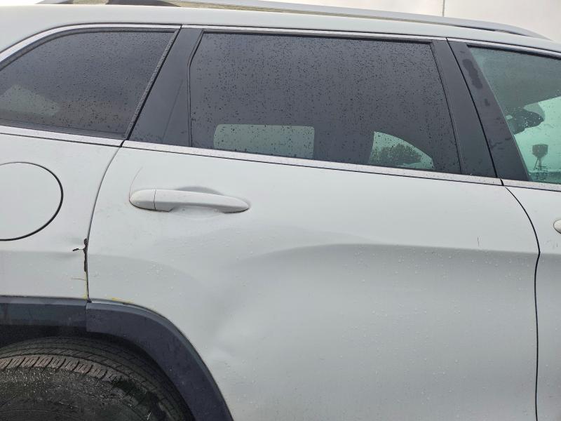 62907926 :رقم المزاد ، 1C4PJMCS5FW588855 vin ، 2015 Jeep Cherokee مزاد بيع