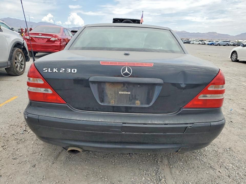 60718776 :رقم المزاد ، WDBKK49F81F179032 vin ، 2001 Mercedes-benz Slk مزاد بيع