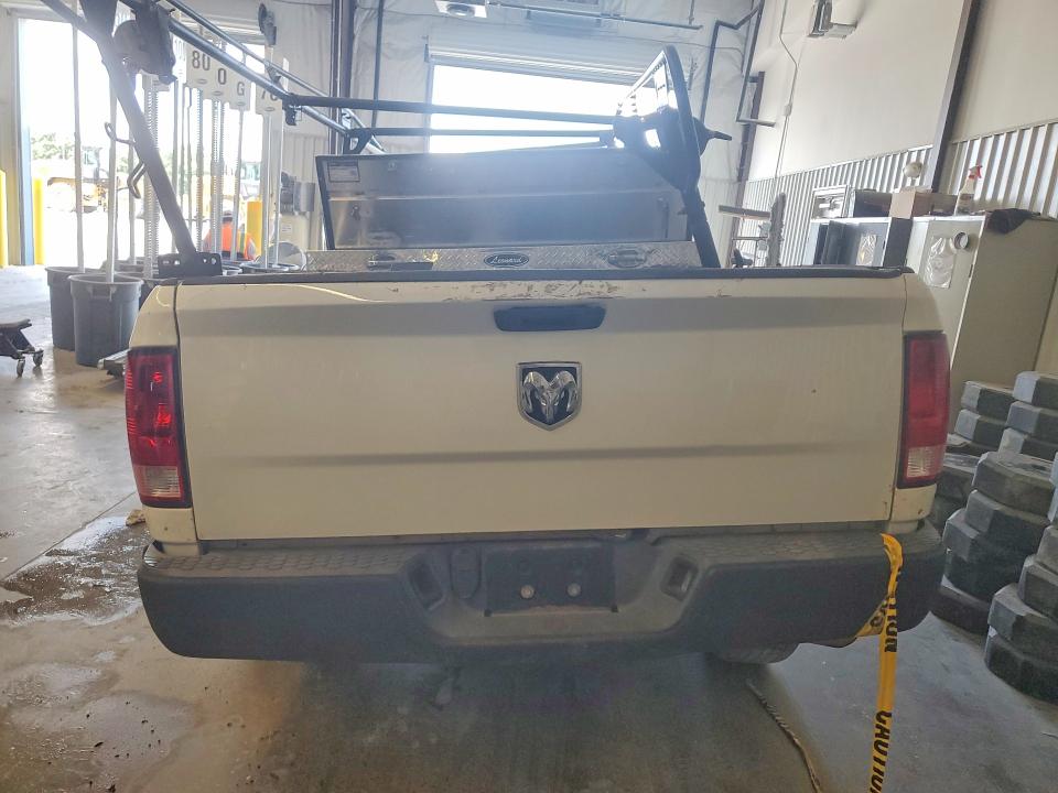 60196066 :رقم المزاد ، 3C6JR6DG6MG705303 vin ، 2021 Ram 1500 Classic مزاد بيع