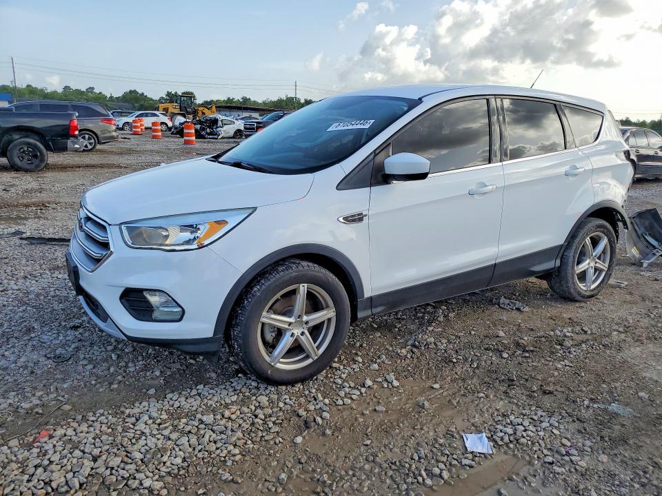 2017 Ford Escape მანქანა იყიდება აუქციონზე, vin: 1FMCU0GD6HUB42346, აუქციონის ნომერი: 61054446