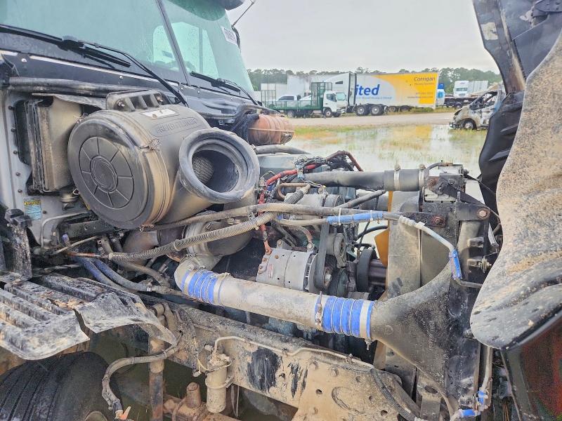 60697926 :رقم المزاد ، 1FUJA6CK27LW13398 vin ، 2007 Freightliner Columbia 1 مزاد بيع