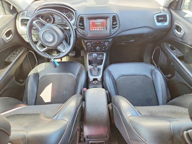 60490846 :رقم المزاد ، 3C4NJCBB3JT134282 vin ، 2018 Jeep Compass مزاد بيع