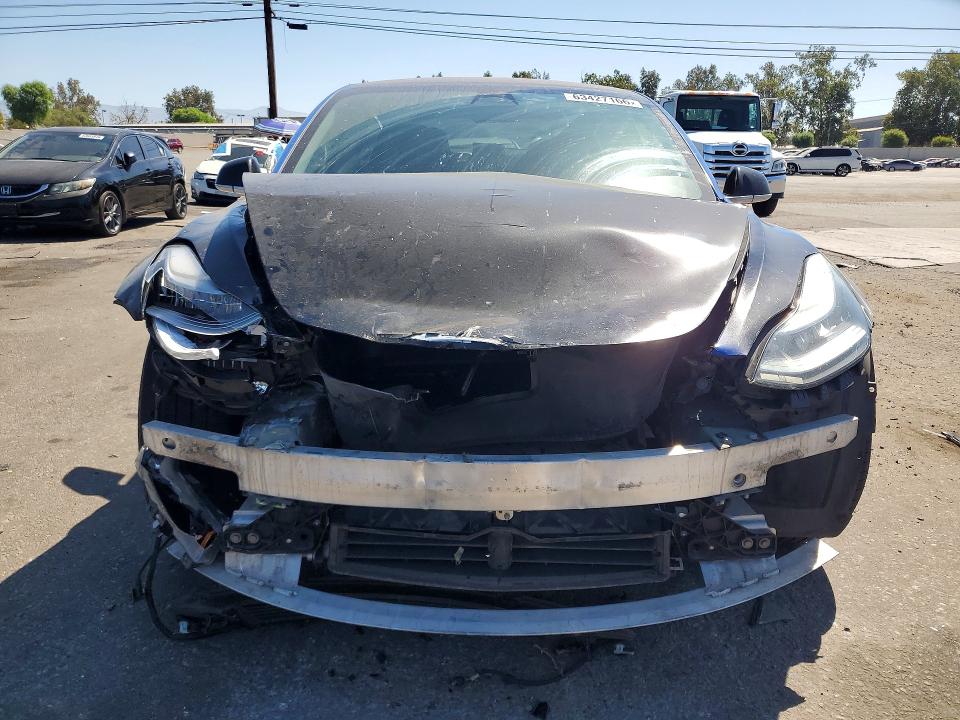63427166 :رقم المزاد ، 5YJ3E1EA4JF034385 vin ، 2018 Tesla Model 3 مزاد بيع