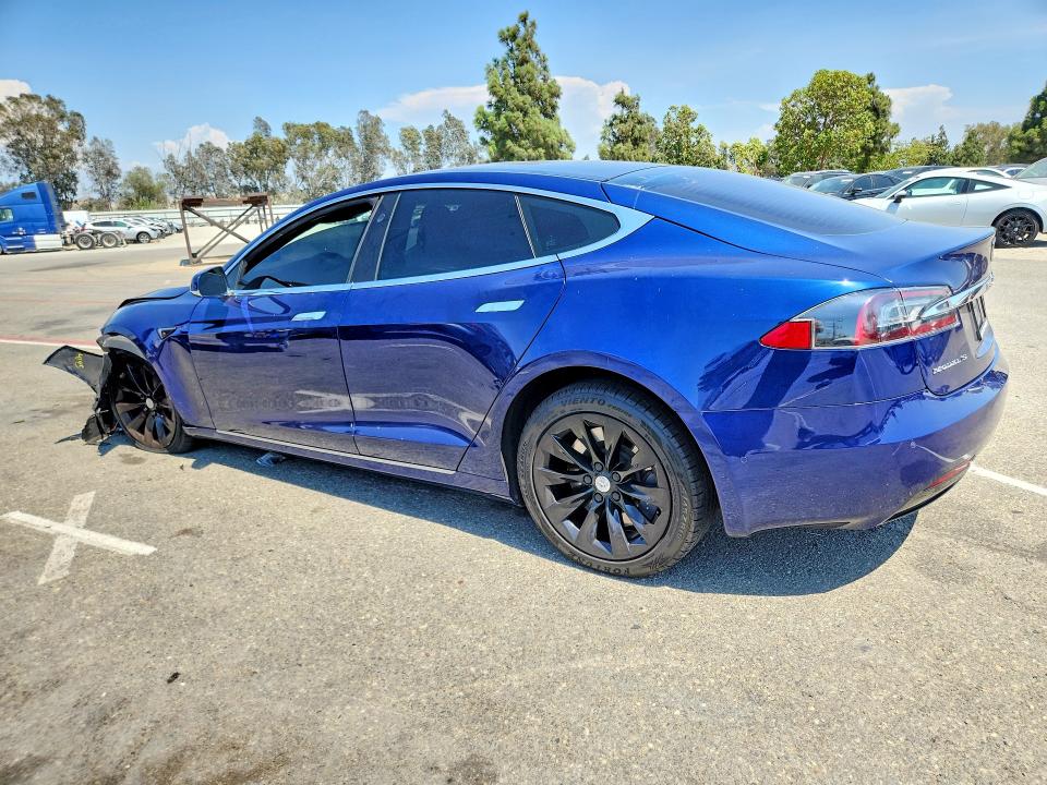 61093236 :رقم المزاد ، 5YJSA1E25JF282970 vin ، 2018 Tesla Model S مزاد بيع