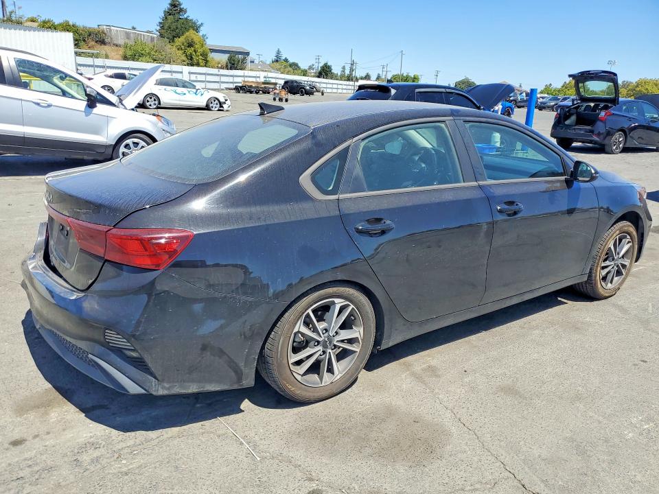 2023 Kia Forte მანქანა იყიდება აუქციონზე, vin: 3KPF24AD7PE552920, აუქციონის ნომერი: 61427936