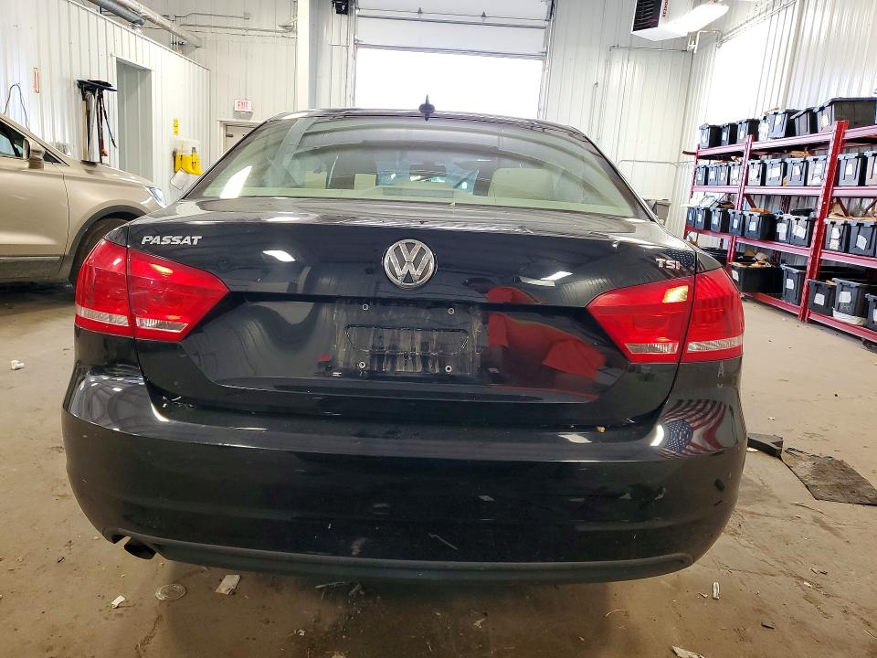 61558226 :رقم المزاد ، 1VWAS7A3XFC105374 vin ، 2015 Volkswagen Passat مزاد بيع