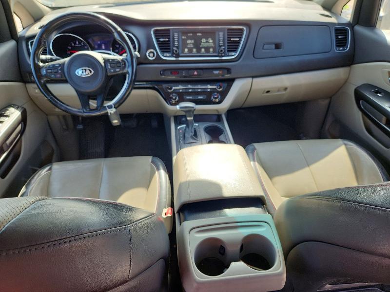 61306386 :رقم المزاد ، KNDMB5C10H6315189 vin ، 2017 Kia Sedona مزاد بيع