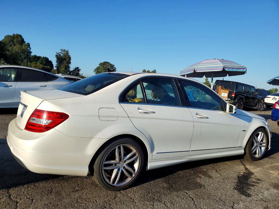 60470486 :رقم المزاد ، WDDGF4HB0CR222747 vin ، 2012 Mercedes-benz C مزاد بيع