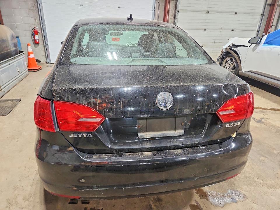 61885246 :رقم المزاد ، 3VWDP7AJ1DM368569 vin ، 2013 Volkswagen Jetta مزاد بيع