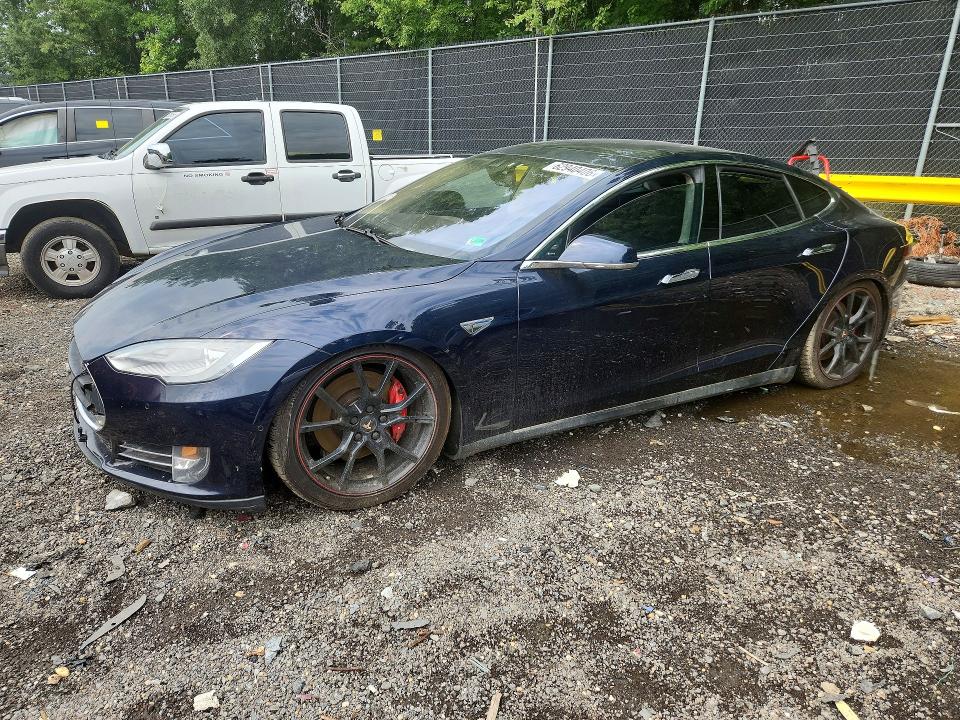 62940406 :رقم المزاد ، 5YJSA1H2XEFP64187 vin ، 2014 Tesla Model S مزاد بيع