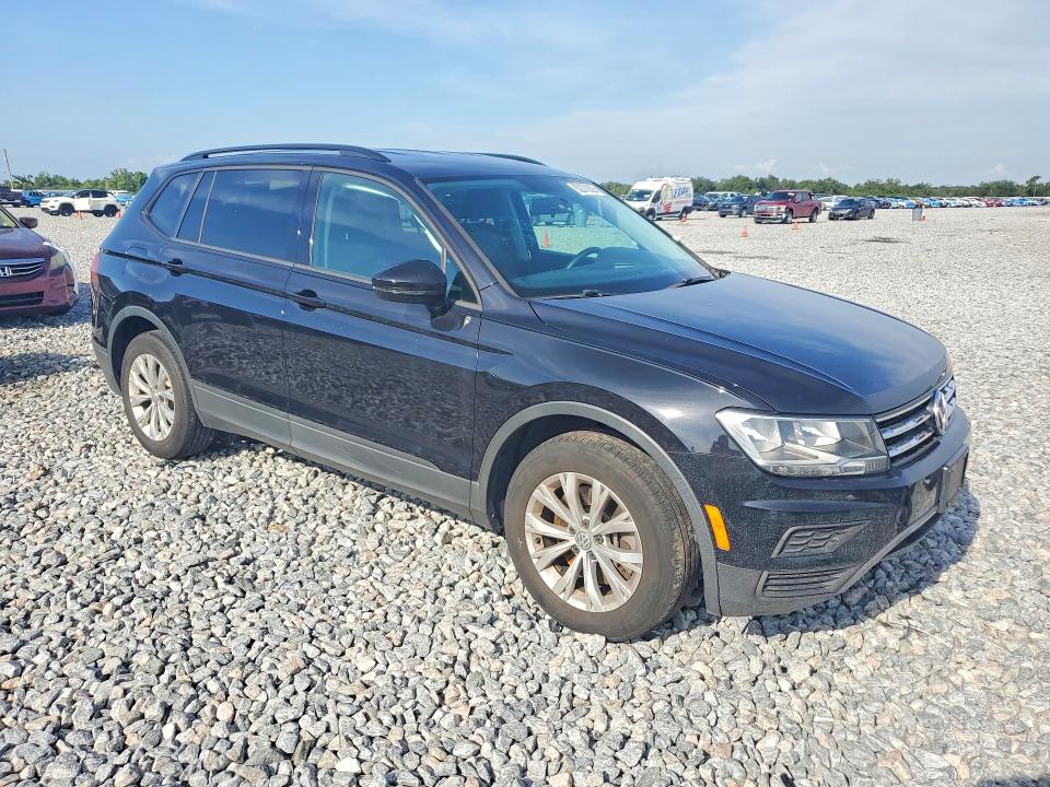 62070626 :رقم المزاد ، 3VV0B7AX8JM083238 vin ، 2018 Volkswagen Tiguan مزاد بيع