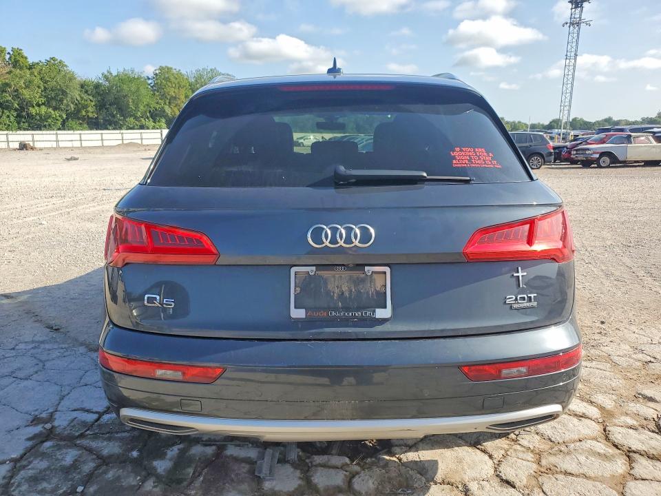 60943836 :رقم المزاد ، WA1BNAFY2J2151533 vin ، 2018 Audi Q5 مزاد بيع