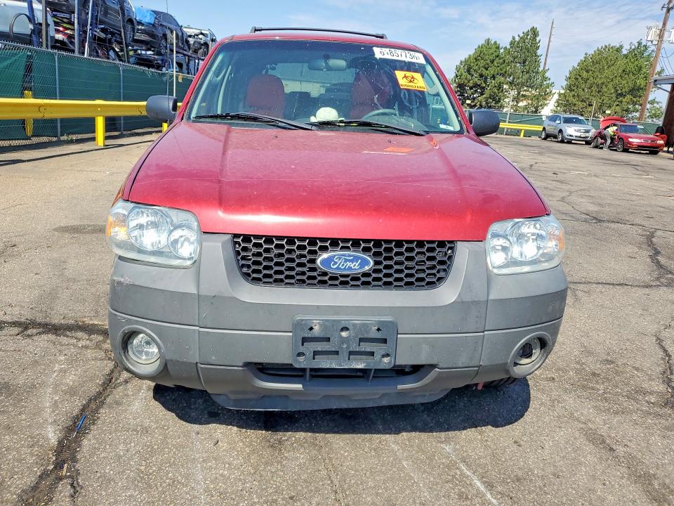 2005 Ford Escape მანქანა იყიდება აუქციონზე, vin: 1FMCU93135KB12700, აუქციონის ნომერი: 61857736