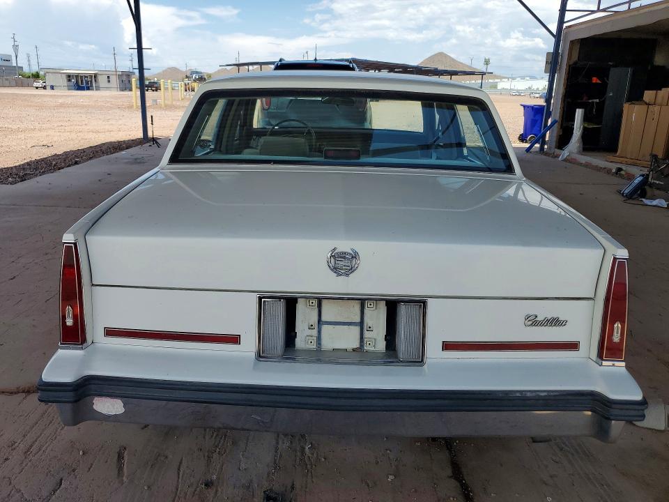 61243606 :رقم المزاد ، 1G6CD6982F4395218 vin ، 1985 Cadillac Deville مزاد بيع