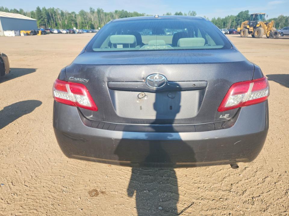 57201886 :رقم المزاد ، 4T1BF3EK1AU112914 vin ، 2010 Toyota Camry مزاد بيع