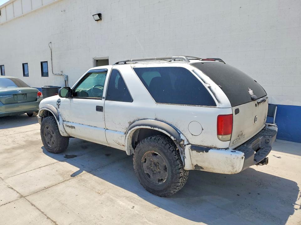 63433516 :رقم المزاد ، 1GNCT18WX1K163836 vin ، 2001 Chevrolet Blazer مزاد بيع