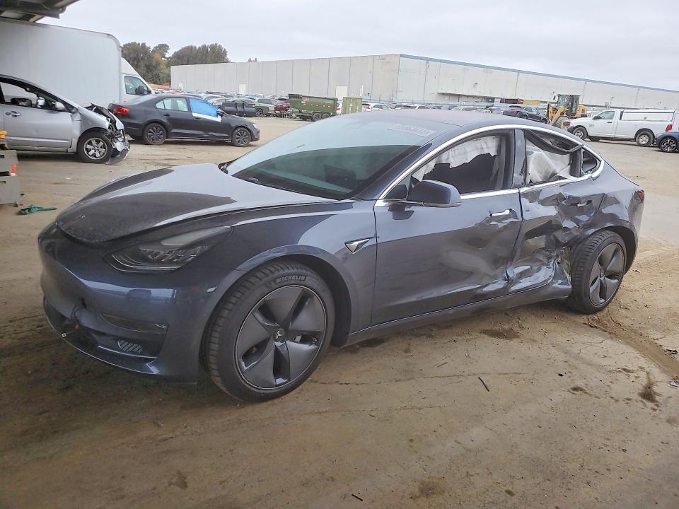 Auction sale of the 2018 Tesla Model 3, vin: 5YJ3E1EB4JF129005, lot number: 59863416