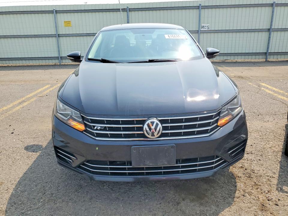 2017 Volkswagen Passat მანქანა იყიდება აუქციონზე, vin: 1VWDT7A33HC082842, აუქციონის ნომერი: 61669916
