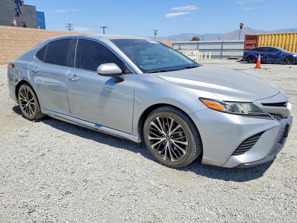 60073426 :رقم المزاد ، 4T1B11HK9KU247977 vin ، 2019 Toyota Camry مزاد بيع