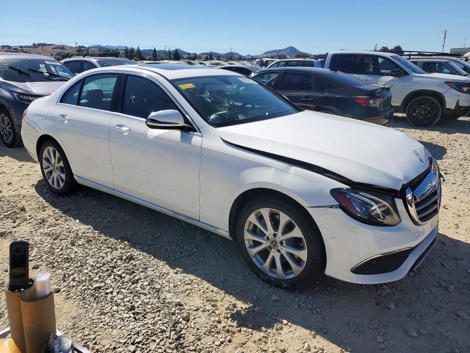 62067916 :رقم المزاد ، WDDZF4JB3JA342170 vin ، 2018 Mercedes-benz E مزاد بيع