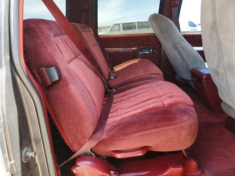 Продаж на аукціоні авто 1992 Gmc Suburban, vin: 1GKEC16K2NJ728713, номер лоту: 61803576