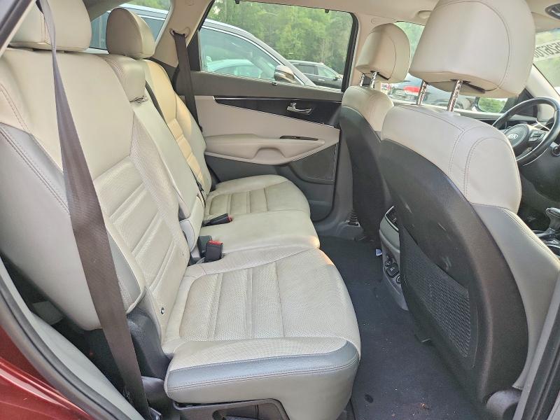 60526706 :رقم المزاد ، 5XYPKDA56HG221344 vin ، 2017 Kia Sorento مزاد بيع