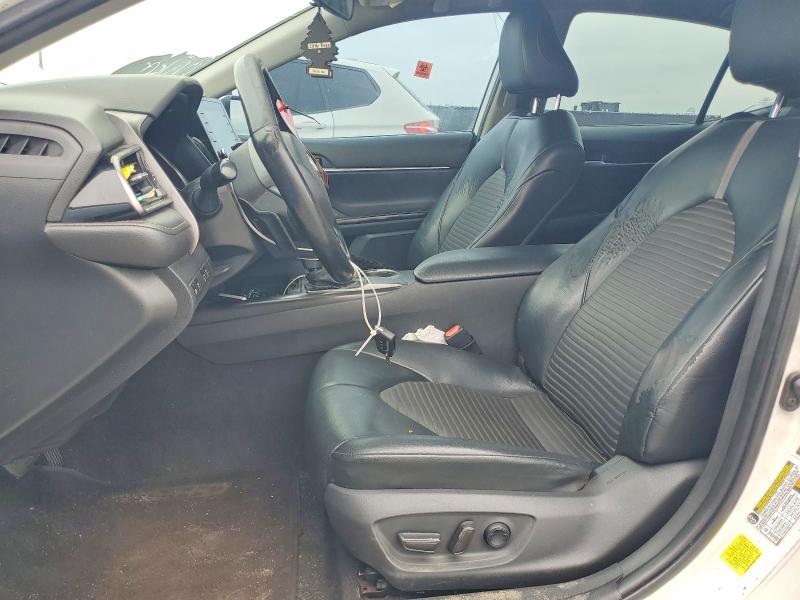 61804126 :رقم المزاد ، 4T1G11AK1MU530859 vin ، 2021 Toyota Camry مزاد بيع
