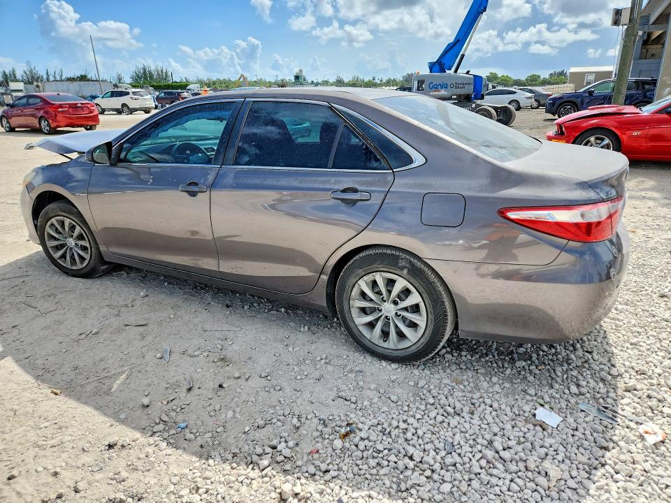 62040376 :رقم المزاد ، 4T1BF1FK5HU281900 vin ، 2017 Toyota Camry مزاد بيع