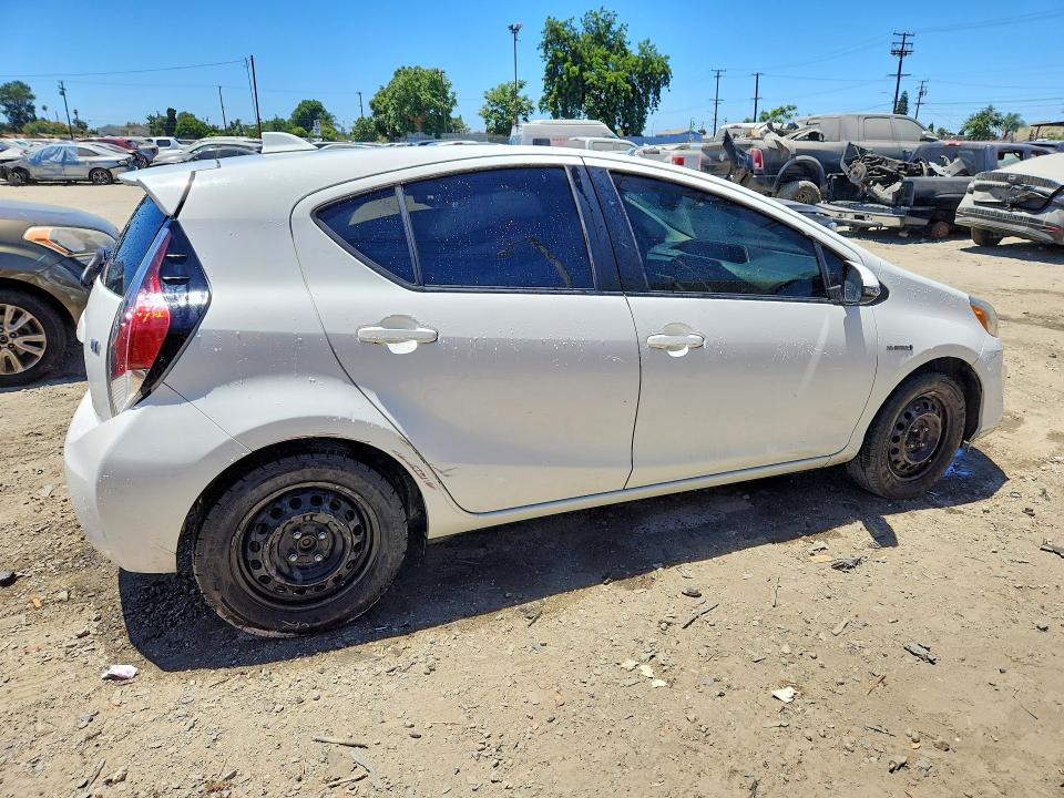 60133786 :رقم المزاد ، JTDKDTB36G1127166 vin ، 2016 Toyota Prius C مزاد بيع