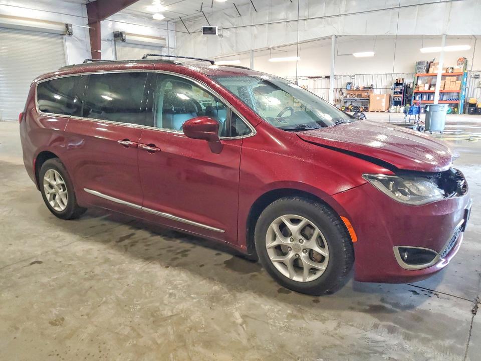 57721136 :رقم المزاد ، 2C4RC1BG3HR551250 vin ، 2017 Chrysler Pacifica مزاد بيع