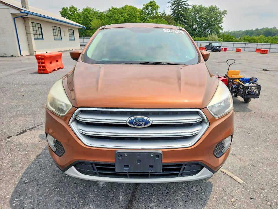 61243136 :رقم المزاد ، 1FMCU9GD2HUD91831 vin ، 2017 Ford Escape مزاد بيع