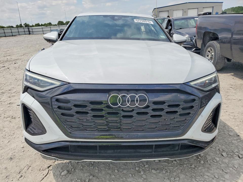 62298916 :رقم المزاد ، WA1CAAGE7RB035227 vin ، 2024 Audi Q8 E-tron مزاد بيع
