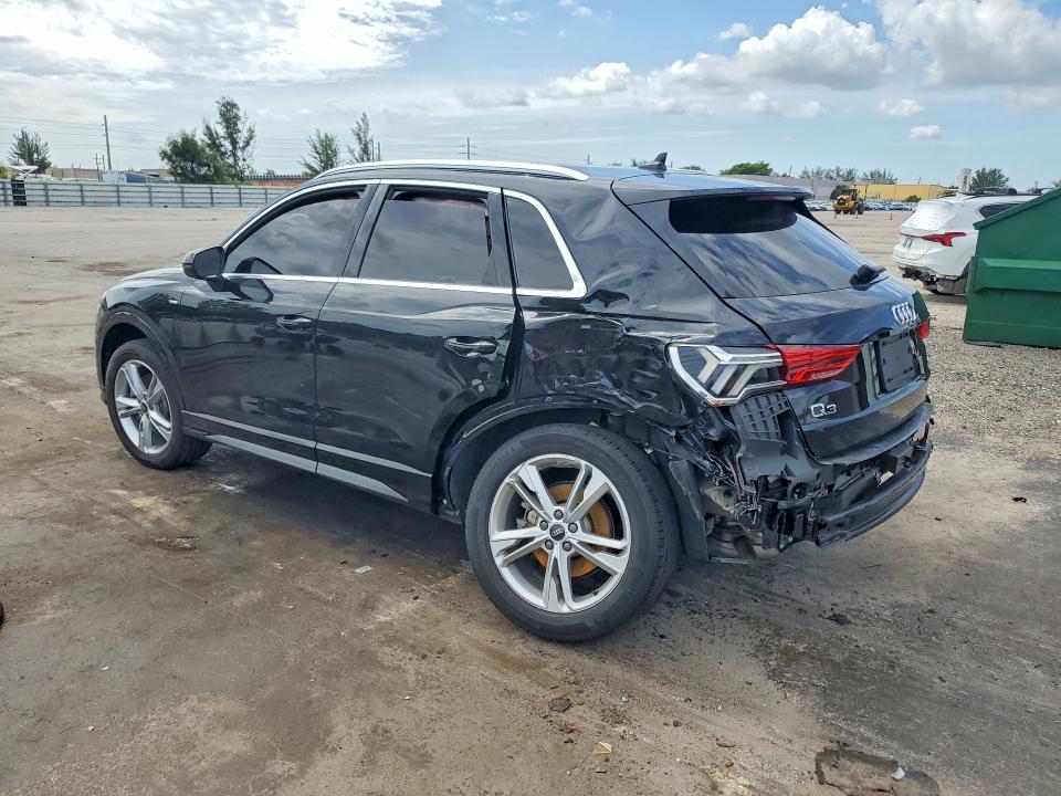 63126076 :رقم المزاد ، WA1EECF39N1081456 vin ، 2022 Audi Q3 مزاد بيع