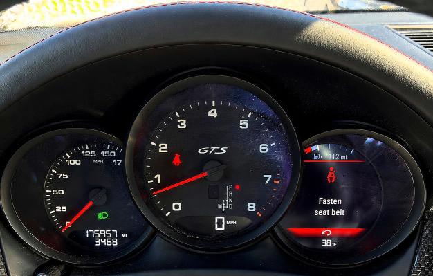 60633866 :رقم المزاد ، WP1AG2A59JLB62312 vin ، 2018 Porsche Macan مزاد بيع