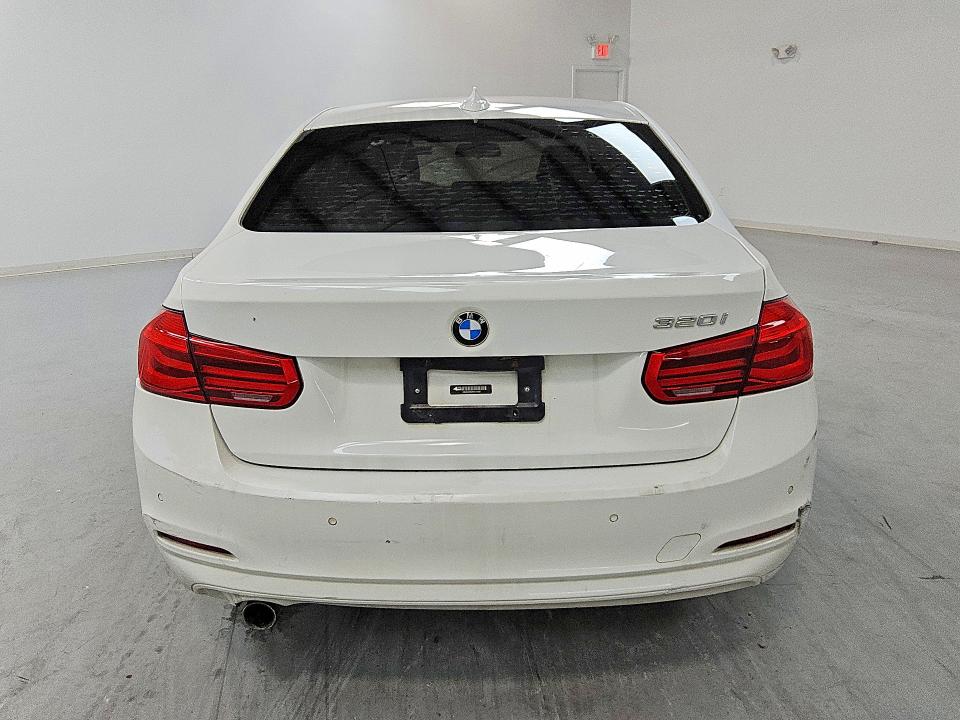 58576646 :رقم المزاد ، WBA8A9C53HK619488 vin ، 2017 Bmw 320 مزاد بيع